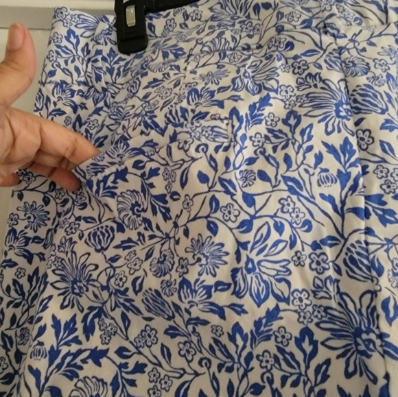 Lane Bryant Capris Pant - Picture 6 of 8